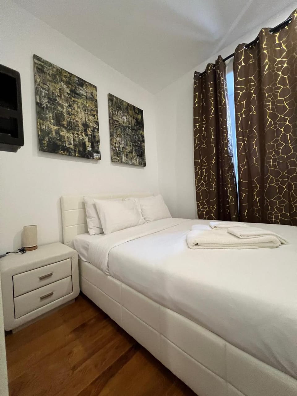 32 2 - Heart of Lisbon Private Apartment, Bairro Alto Apartment in Lisbon