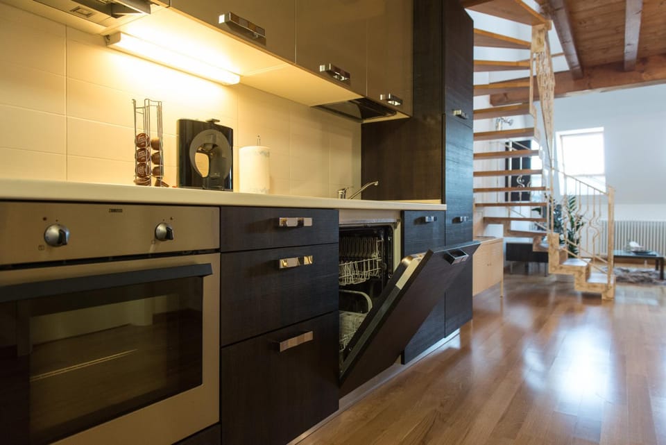 Kitchen or kitchenette, pet friendly, stove