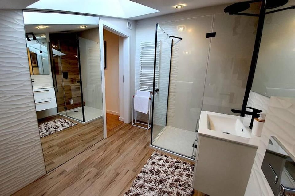 Shower, Bathroom, towels