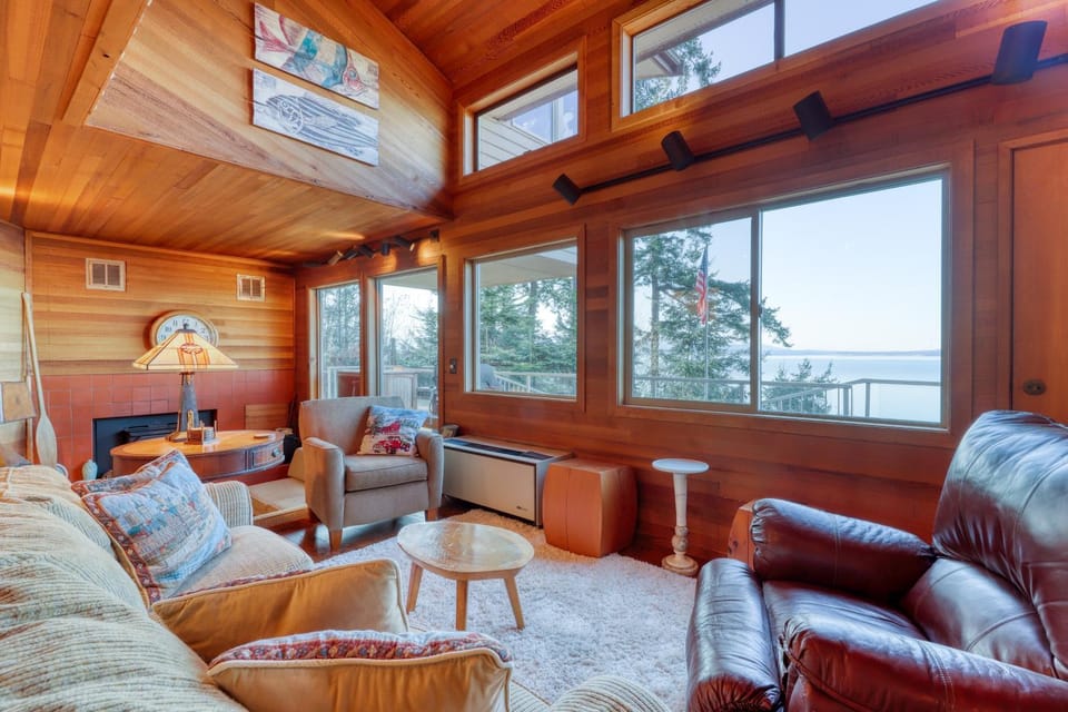 Seascape Lodge House in Whidbey Island