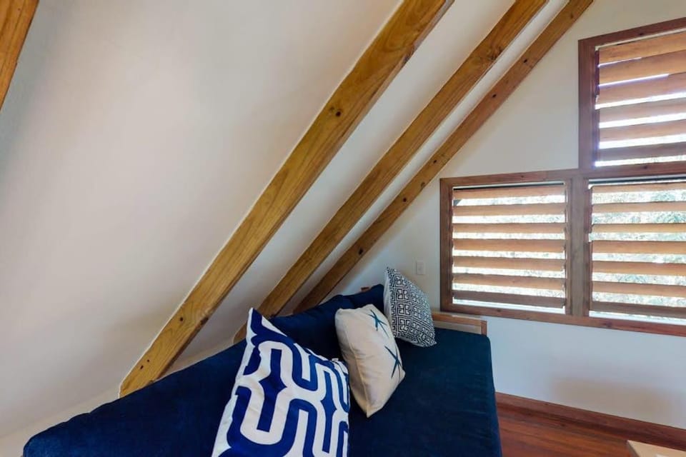 Mahogany Cabaña at Inn The Trees -Gold Standard Certified House in Stann Creek District