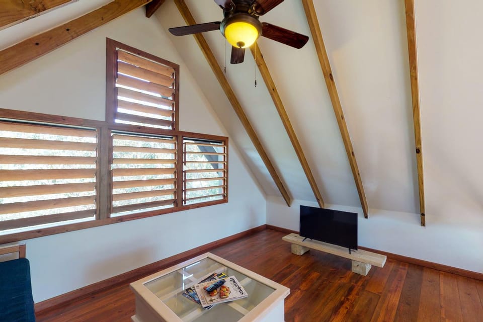 Mahogany Cabaña at Inn The Trees -Gold Standard Certified House in Stann Creek District