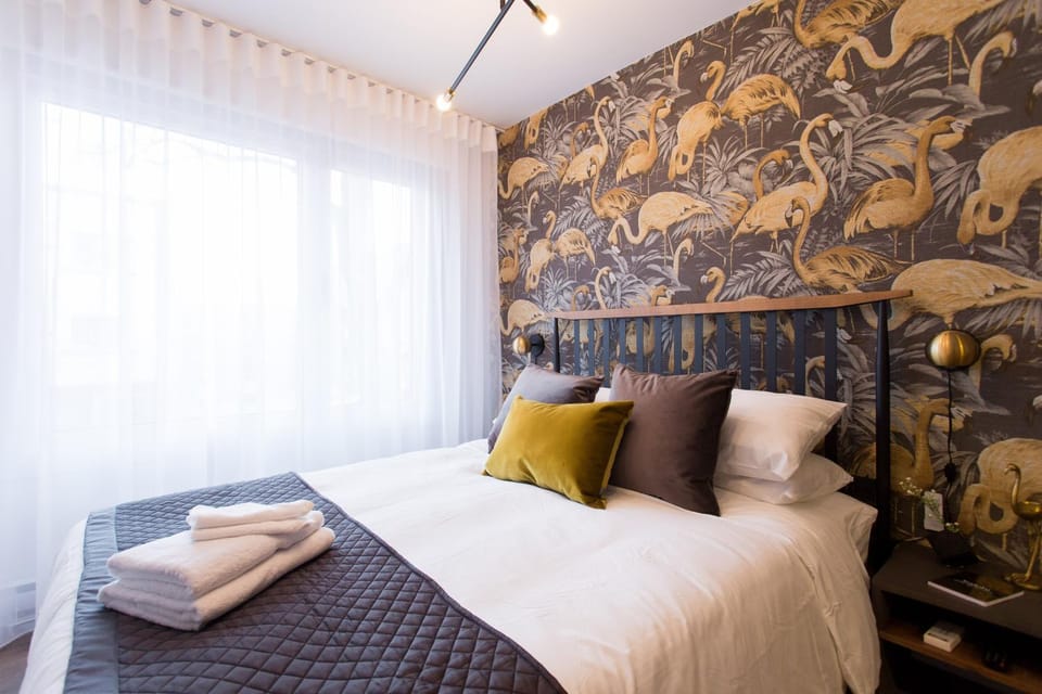 Bed, Bedroom, towels