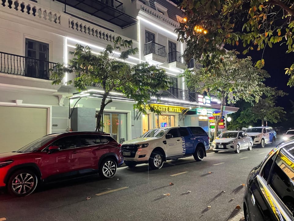 Property building, Night, Neighbourhood, Street view, Location, Parking