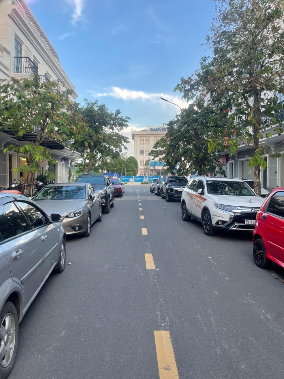 Neighbourhood, City view, Street view, Parking