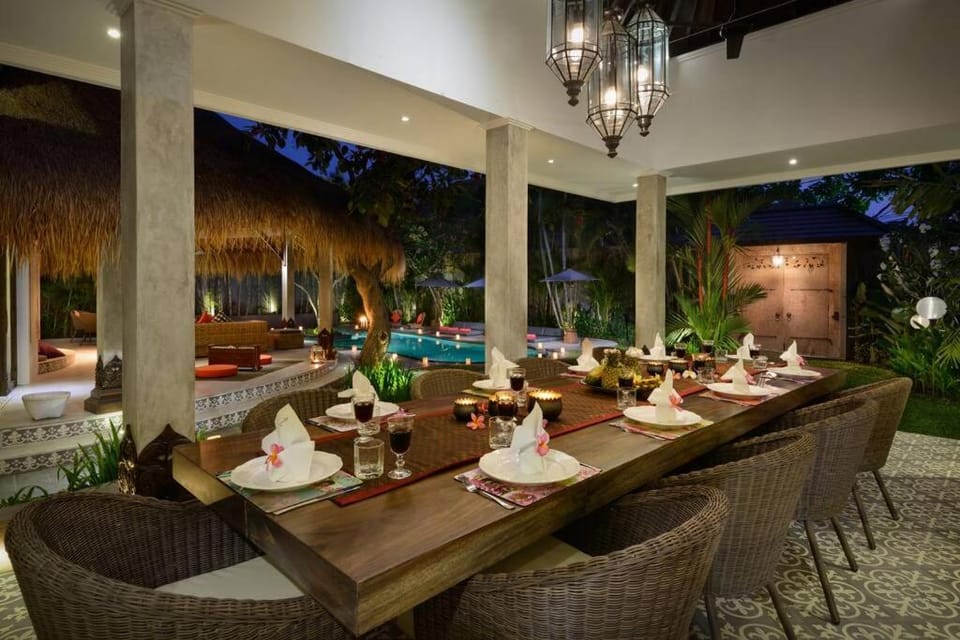 Food and drinks, Seating area, Dining area, Food, Drinks