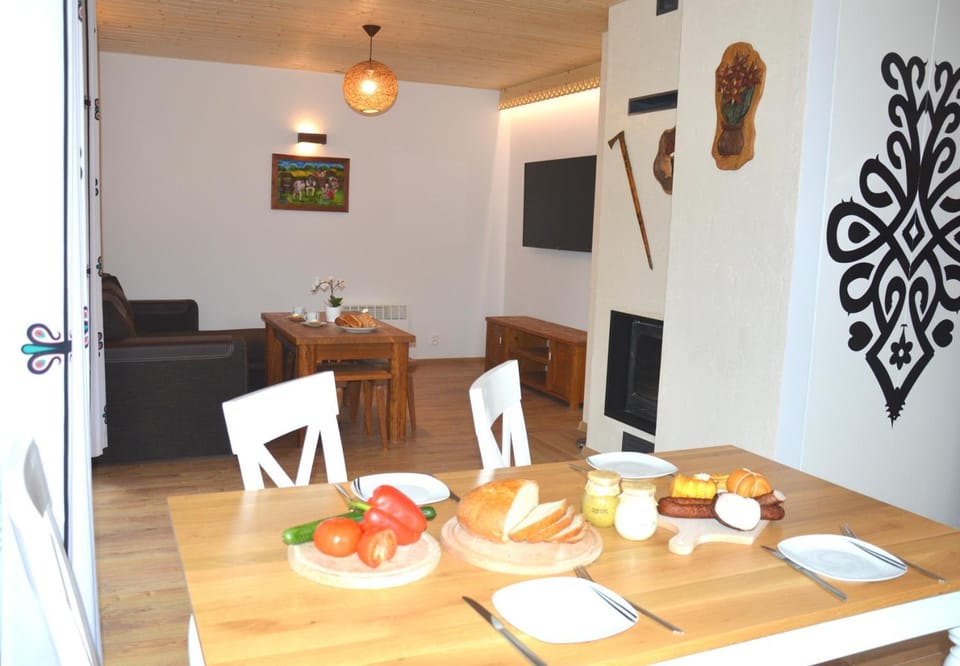Food and drinks, Dining area, Food, Breakfast, Dinner