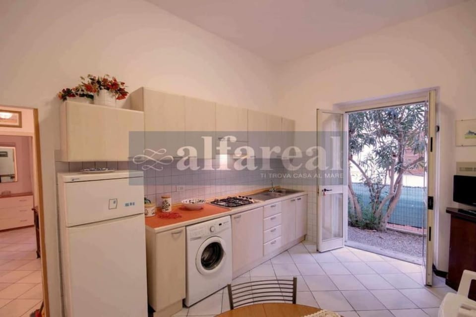 Kitchen or kitchenette, stove, washing machine