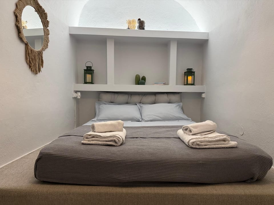 The Cocktail House Apartment in Decentralized Administration of the Aegean