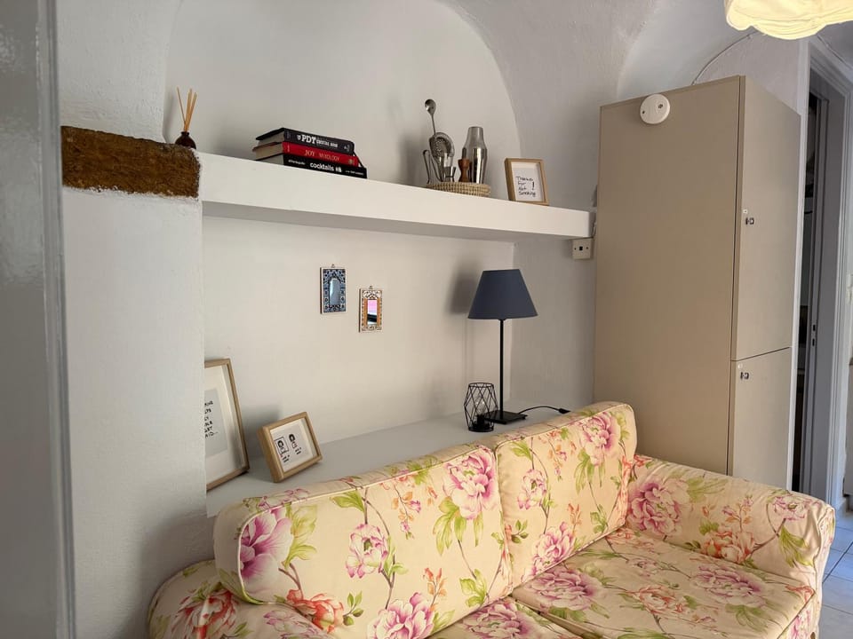 The Cocktail House Apartment in Decentralized Administration of the Aegean