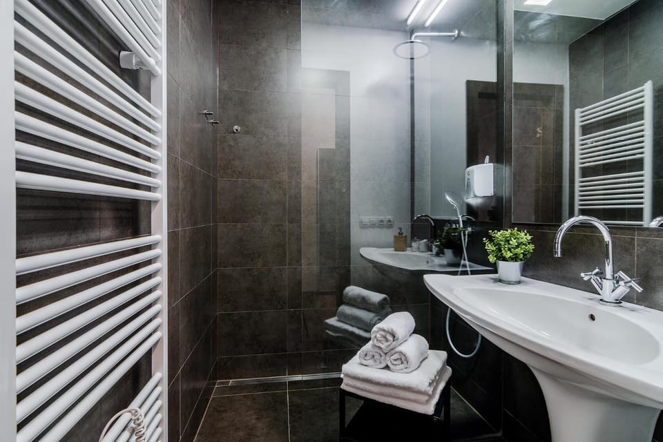 Bathroom, towels