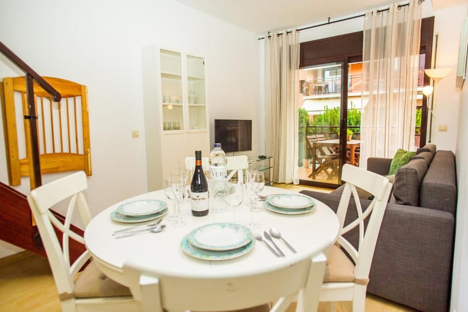 AL28 Duplex en la playa, Fenals, Costa Brava Apartment in Lloret de Mar