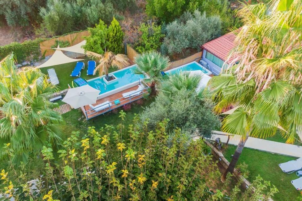 Bird's eye view, Pool view