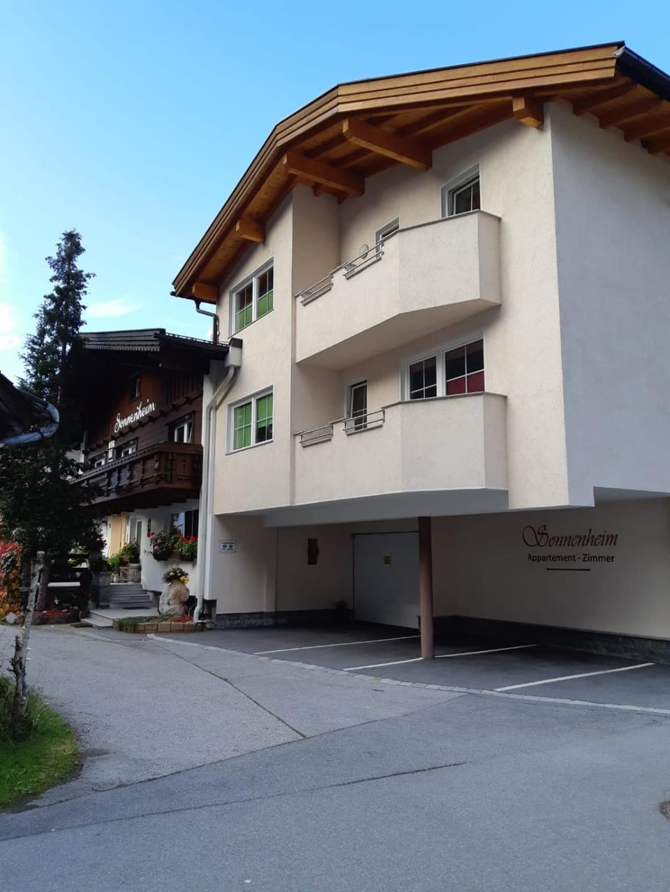 Facade/entrance