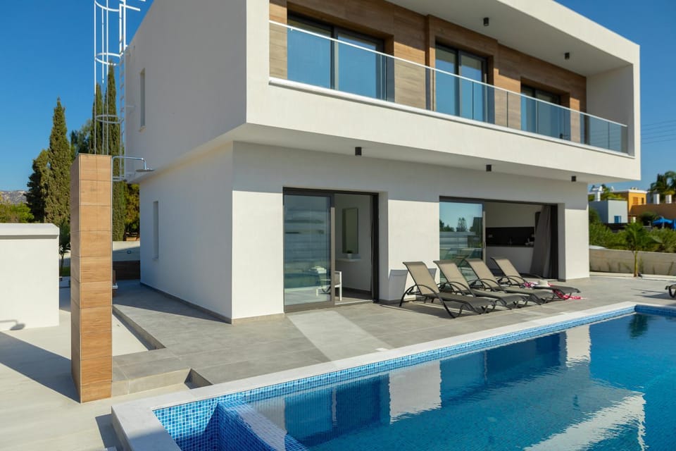 Property building, Patio, Facade/entrance, Swimming pool