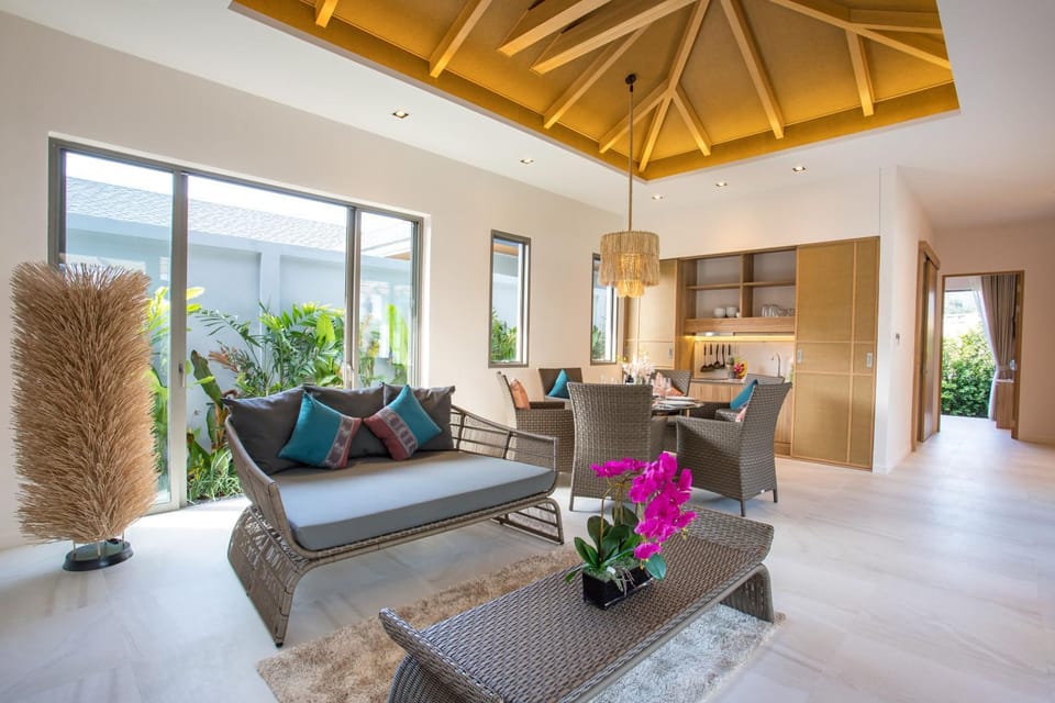 Kitchen or kitchenette, Living room, Seating area, Dining area