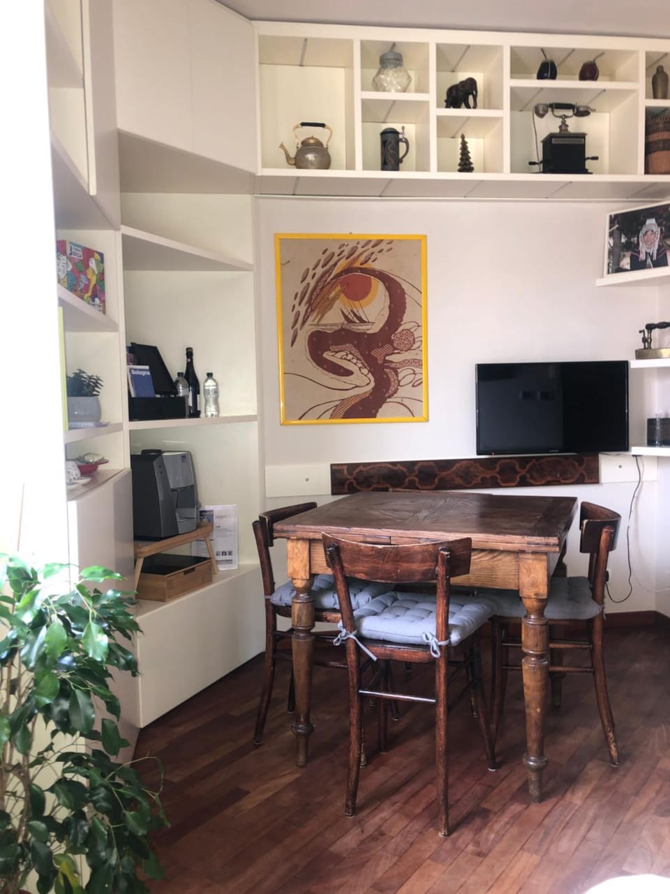 Living room, Dining area