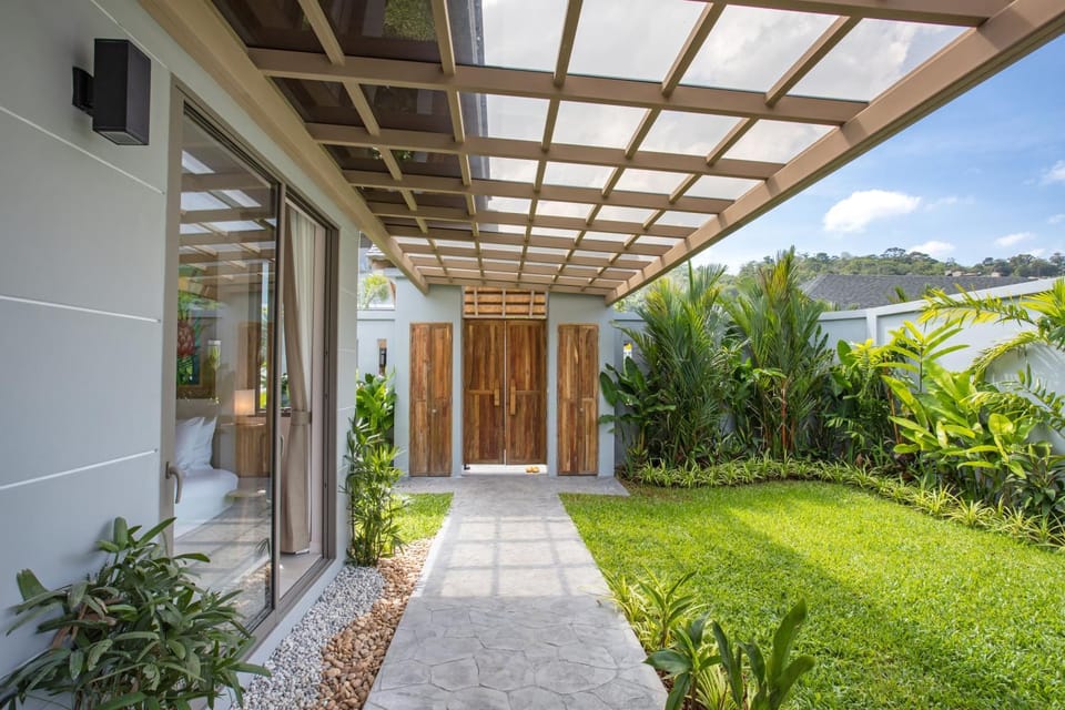 Facade/entrance, Day, Garden