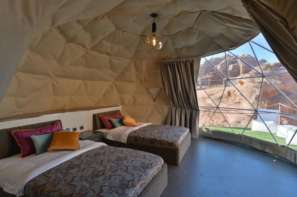 Bed, Photo of the whole room, Decorative detail, Bedroom, Mountain view