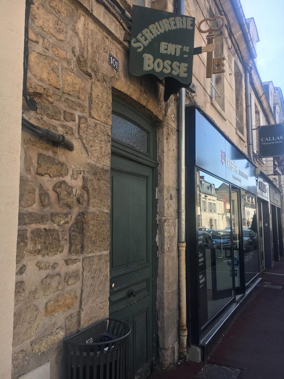 Facade/entrance