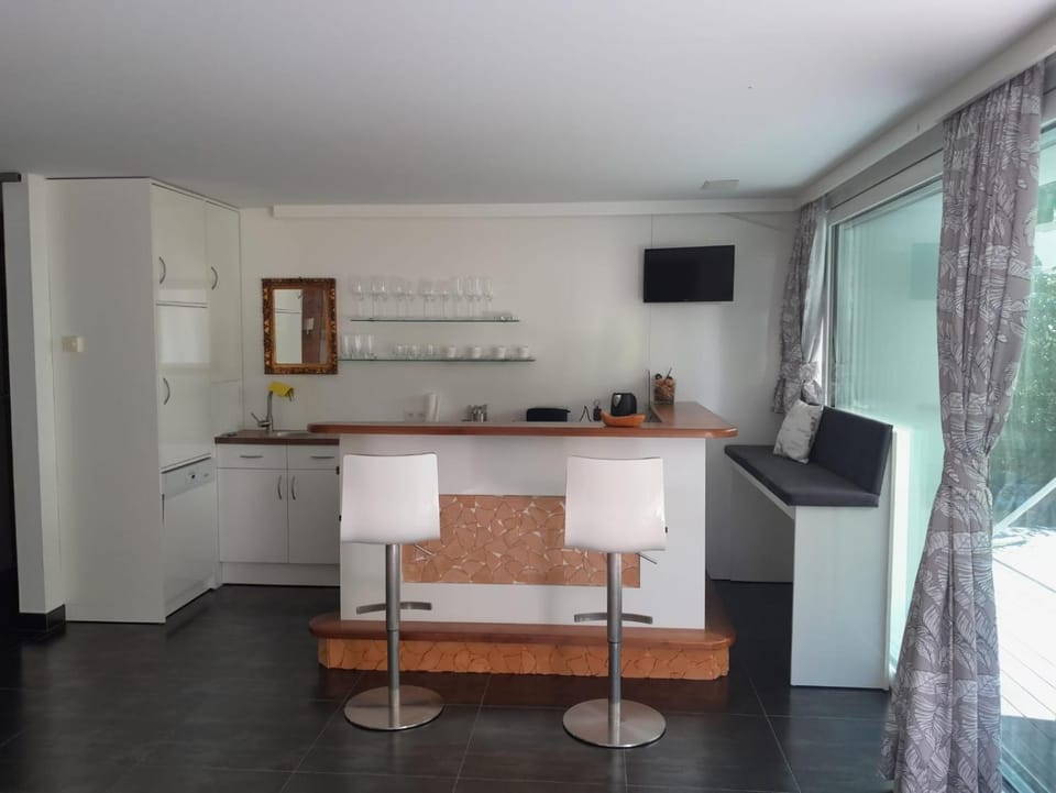 TV and multimedia, Kitchen or kitchenette