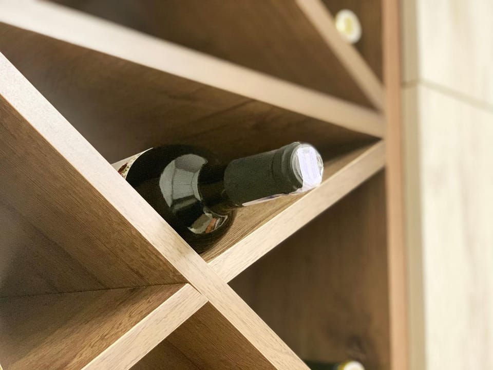 Kitchen or kitchenette, Drinks, Alcoholic drinks