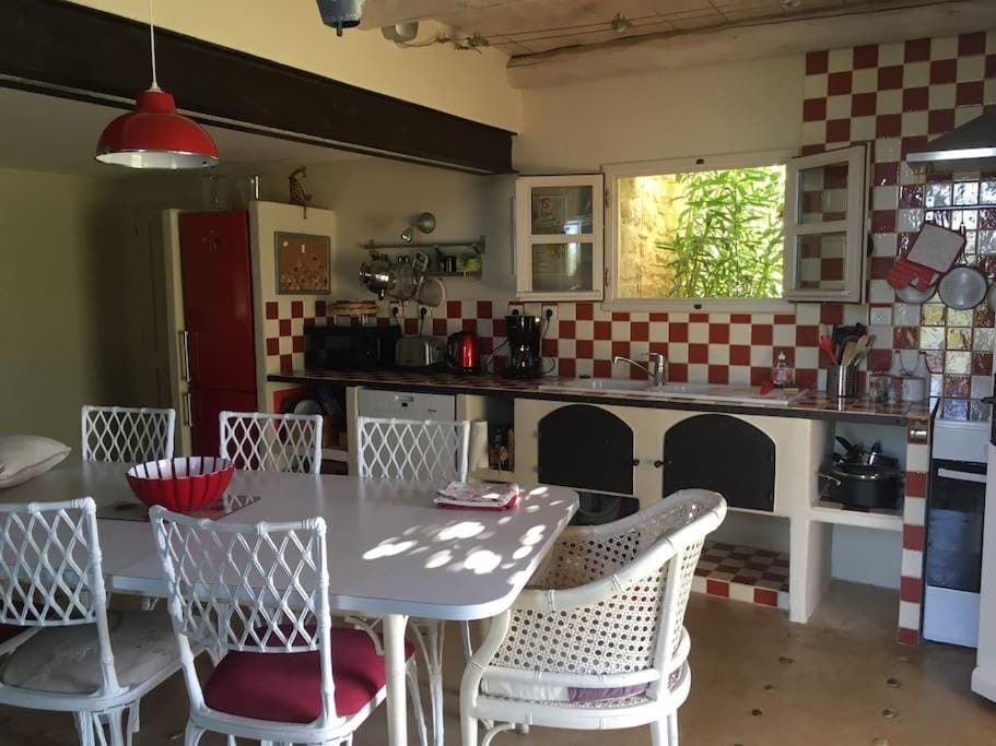 Kitchen or kitchenette, Dining area, minibar, toaster
