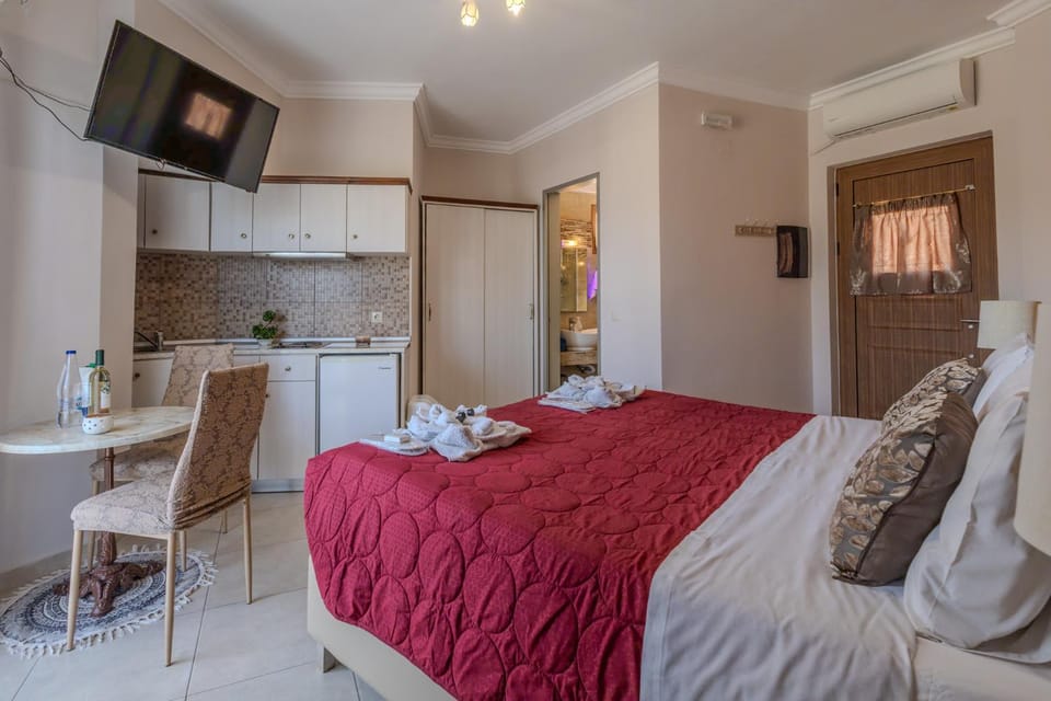 Bed, TV and multimedia, Kitchen or kitchenette, Living room, Photo of the whole room, Seating area, Dining area, Bedroom, minibar, towels, wardrobe