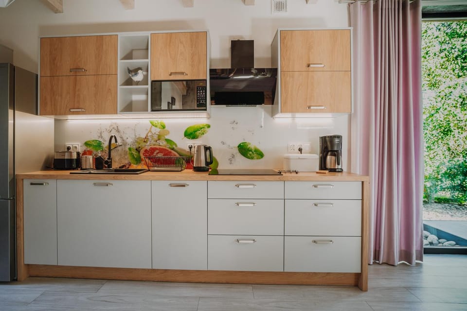 Kitchen or kitchenette, Food and drinks, Food, stove