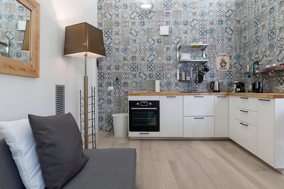 Kitchen or kitchenette, Living room, Seating area