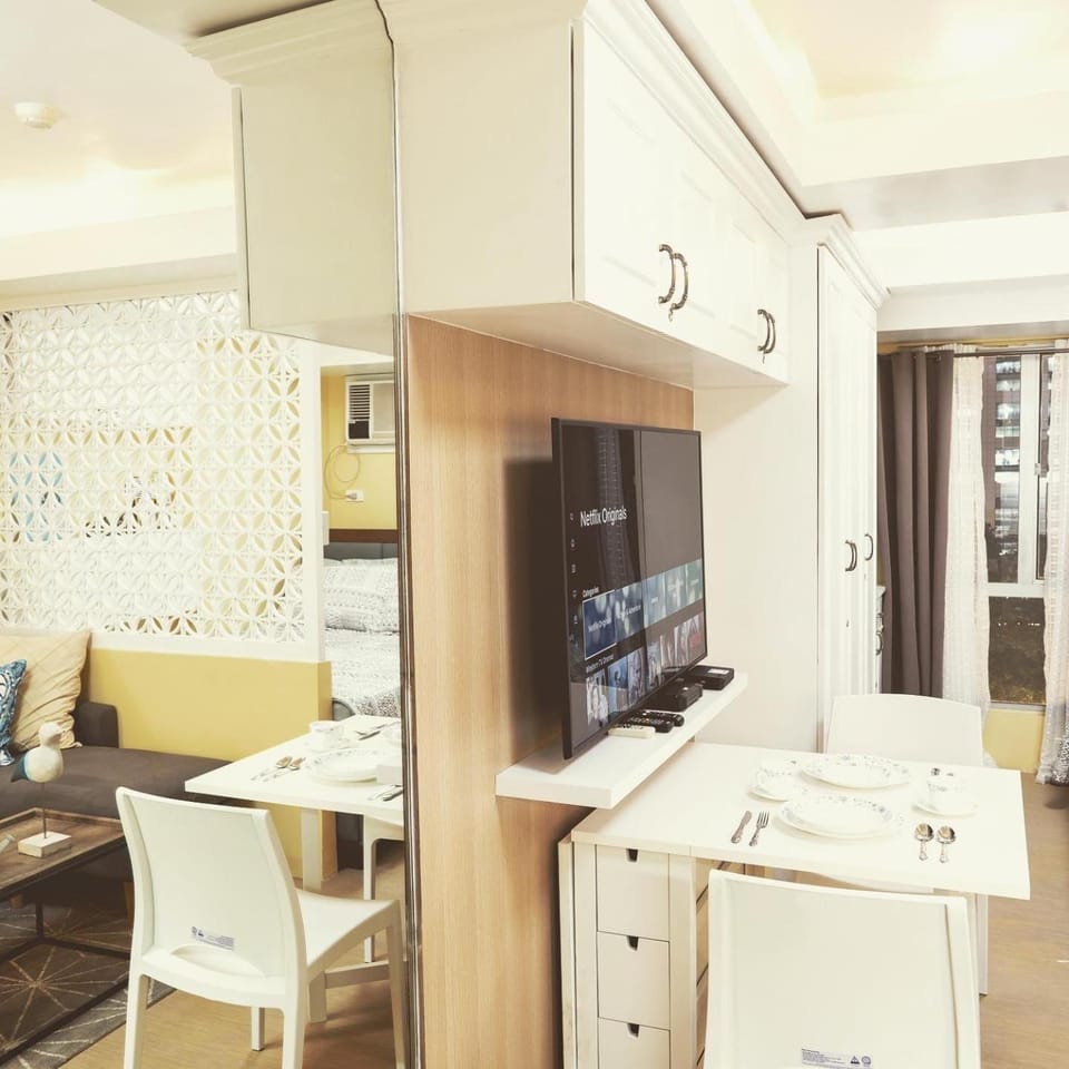 5th floor Cebu IT Park studio walking distance to everything Apartment in Lapu-Lapu City