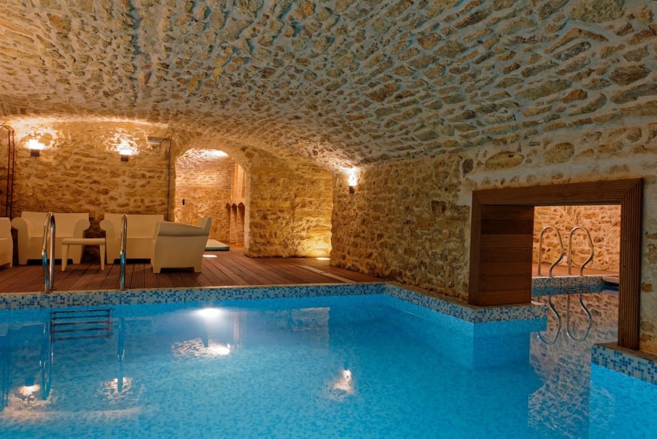 Swimming pool, Swimming pool