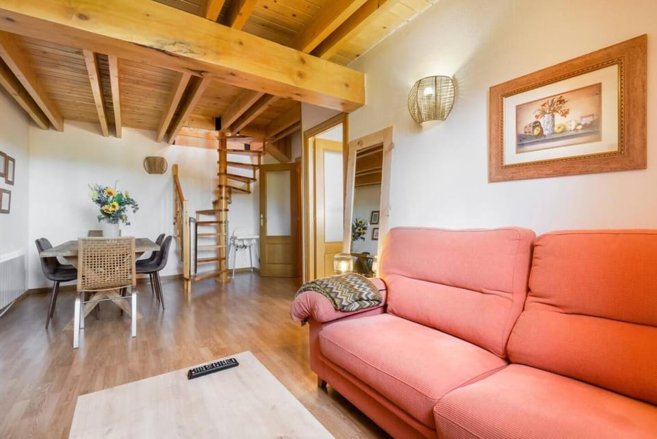 Ático abuhardillado l Céntrico l Garaje l Trastero Apartment in Biescas