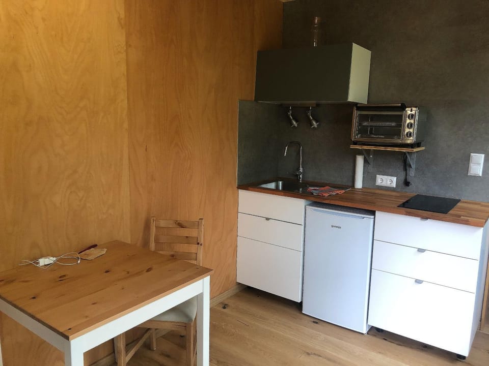 Kitchen or kitchenette, pet friendly, stove