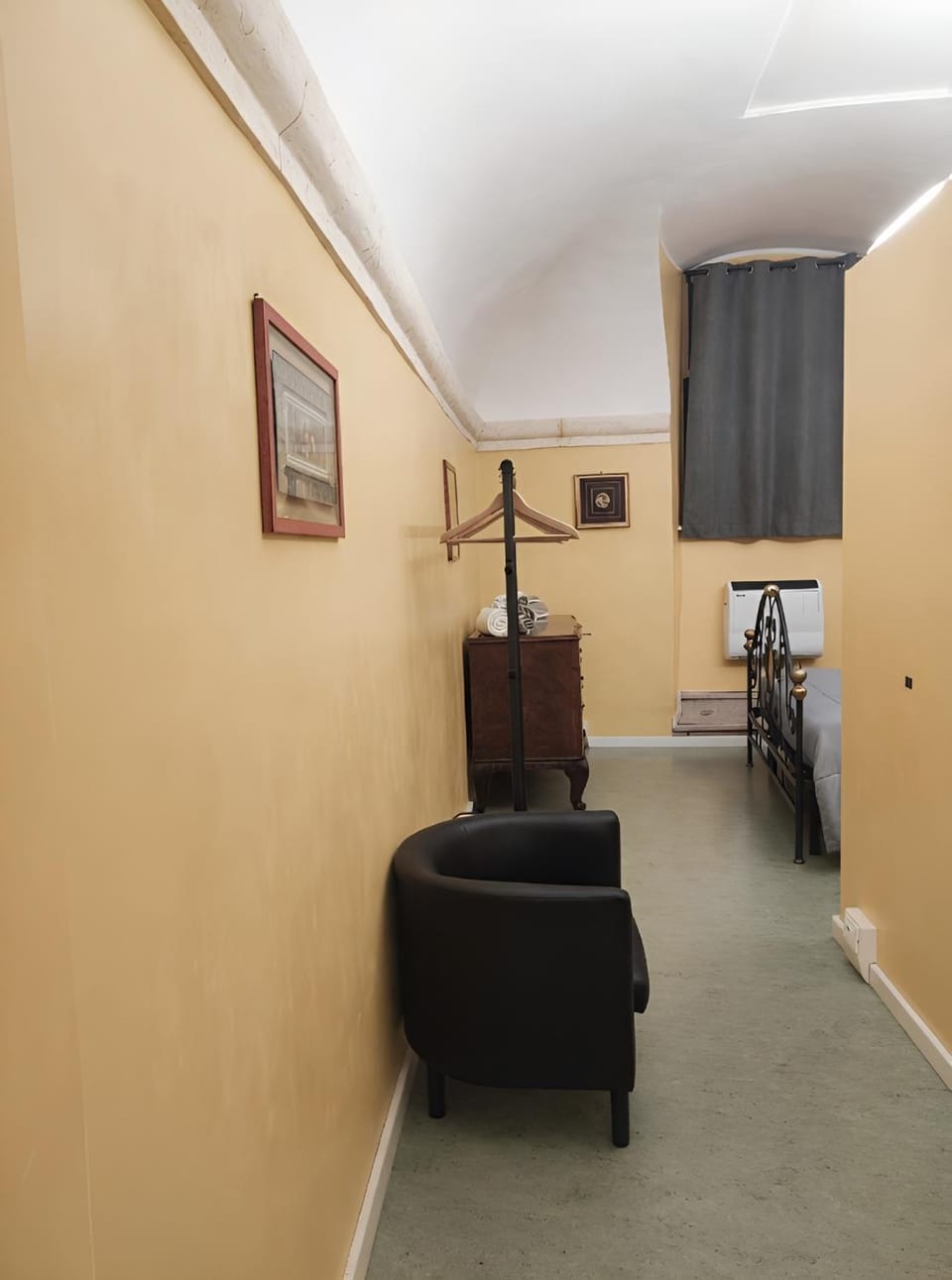 Bedroom, heating