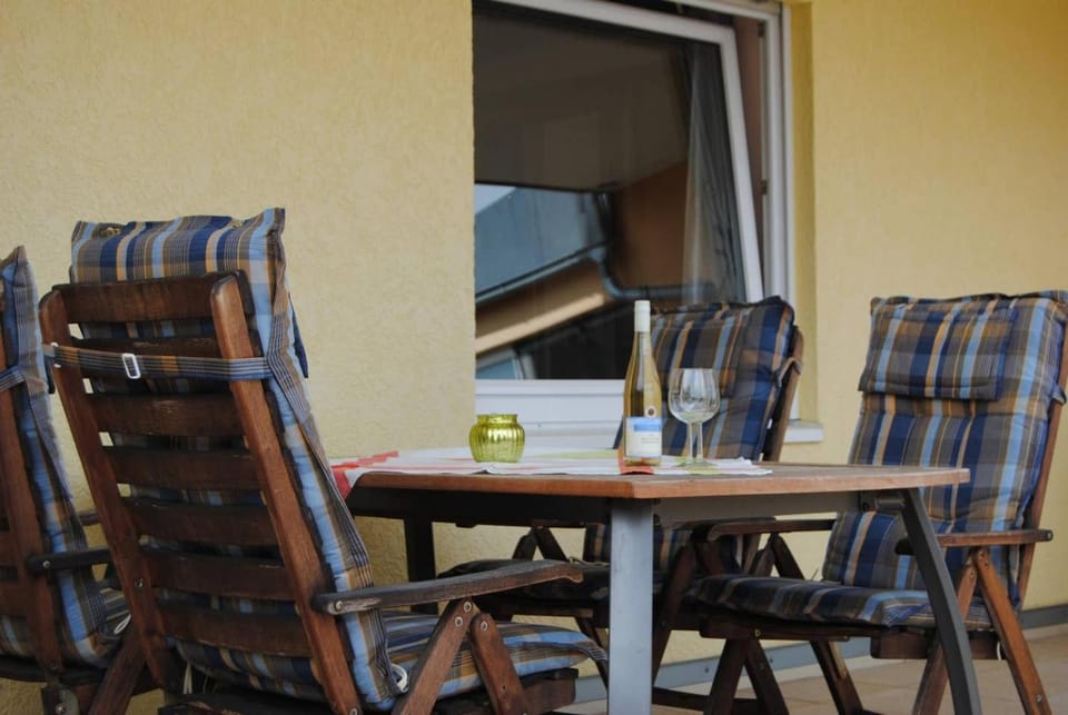 Property building, Facade/entrance, Balcony/Terrace