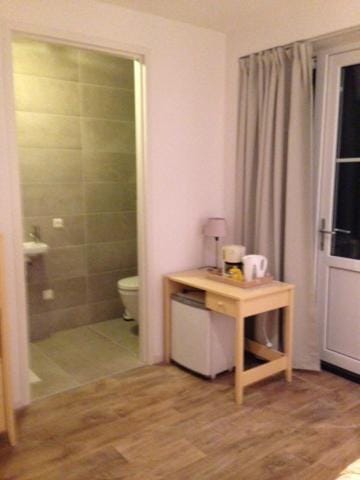 Luxe prive-kamer - studio in villa aan zee, Dishoek, vernieuwd Bed and Breakfast in Koudekerke