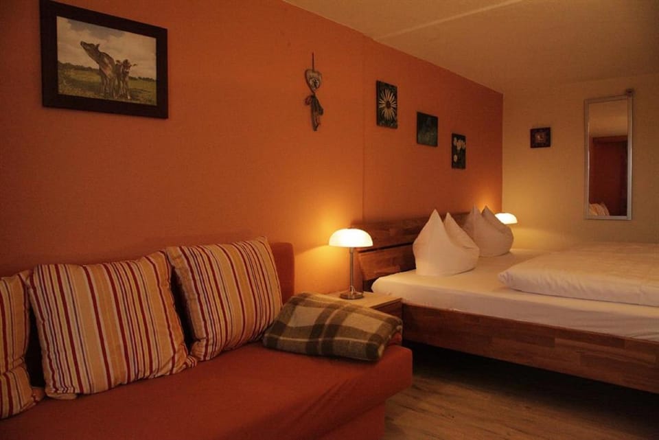 Bed, Photo of the whole room, Seating area, Bedroom