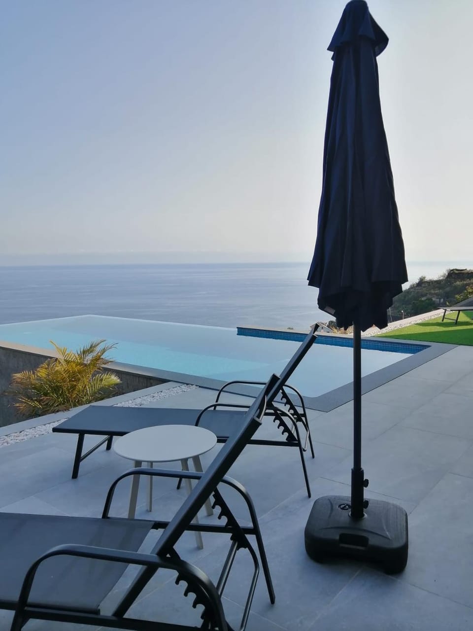 Solarium, Sea view, Swimming pool, sunbed