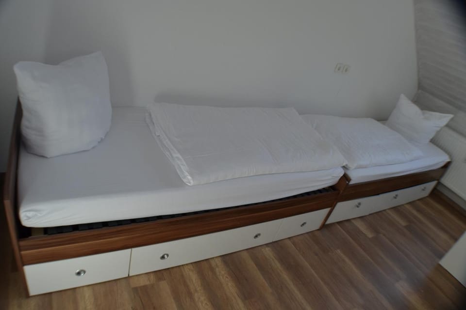 Photo of the whole room, children