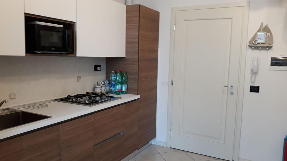 Kitchen or kitchenette, Communal kitchen