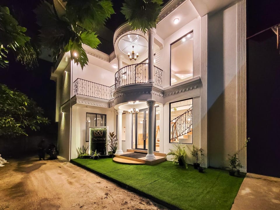 Property building, Facade/entrance, Garden