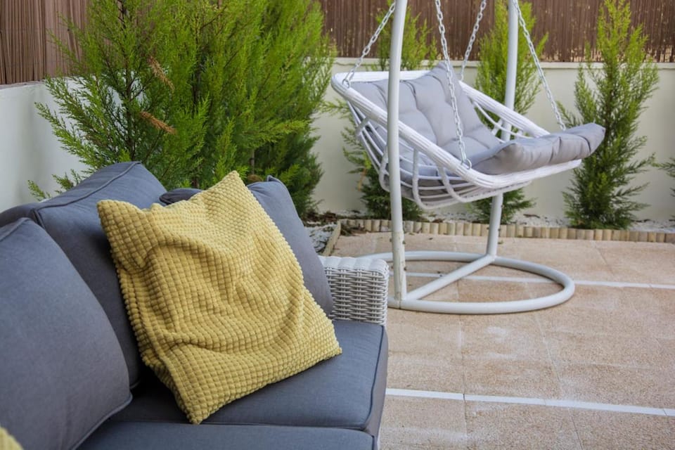 Patio, Living room