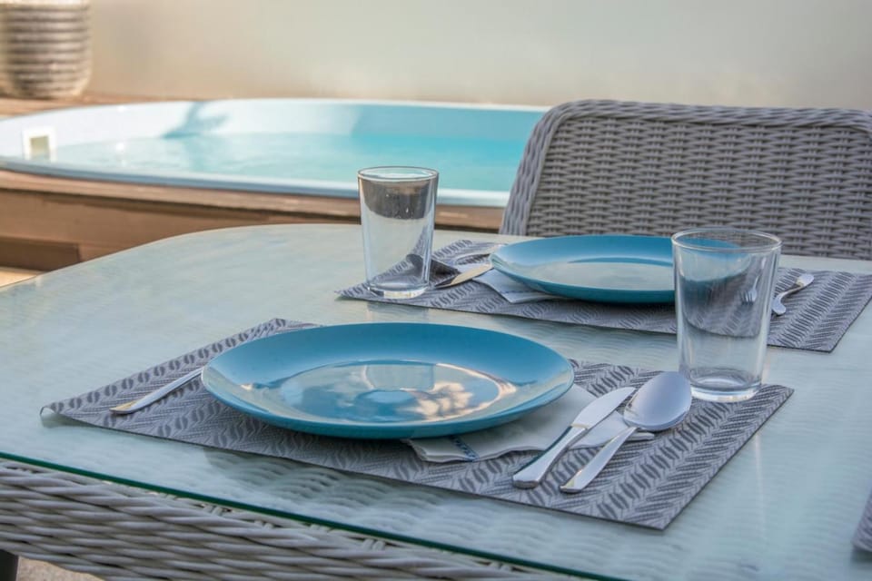 Dining area, Swimming pool