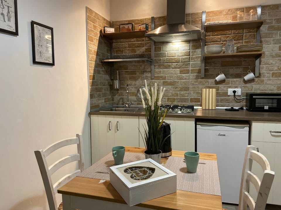 Kitchen or kitchenette, Kitchen or kitchenette, Dining area, Communal kitchen
