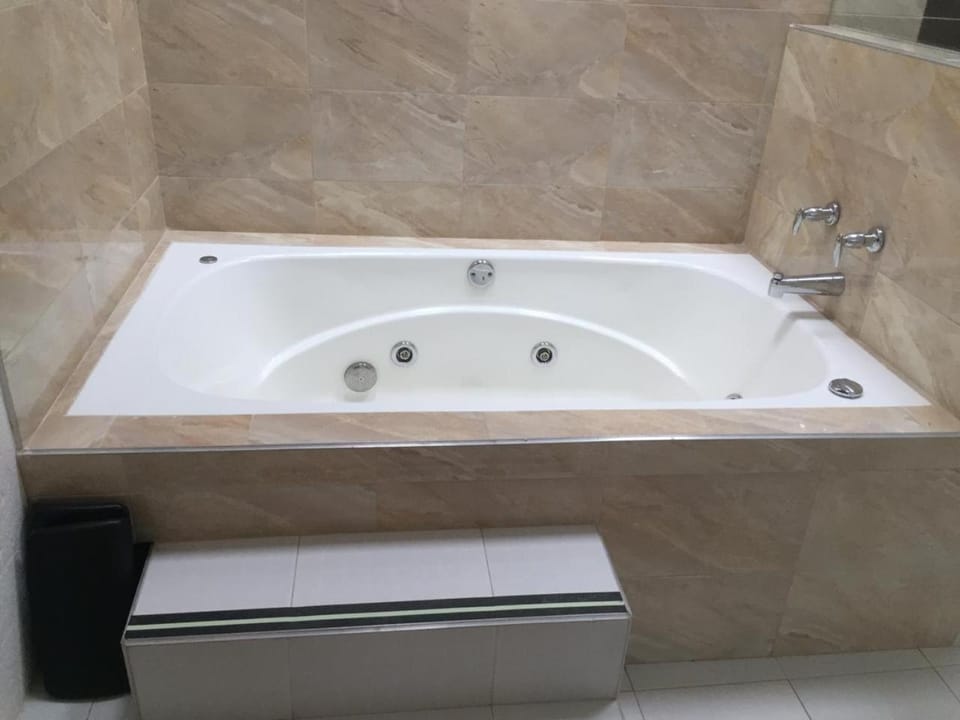Hot Tub, Bathroom