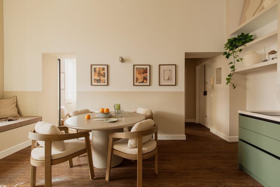Kitchen or kitchenette, Living room, Seating area, Dining area