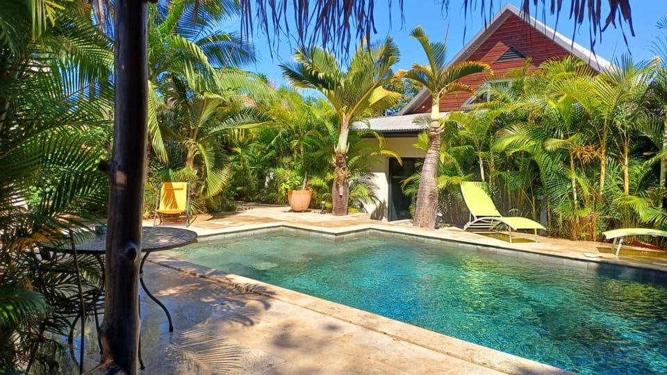 Garden view, Pool view, Swimming pool, sunbed
