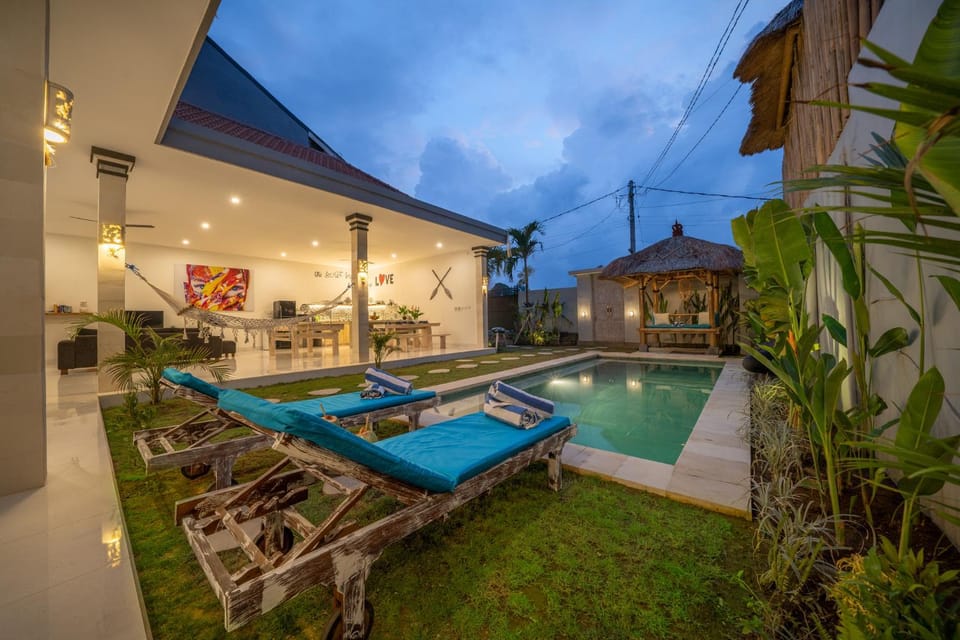 Pool view, Swimming pool, sunbed