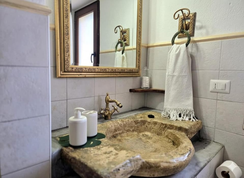 Bathroom, towels